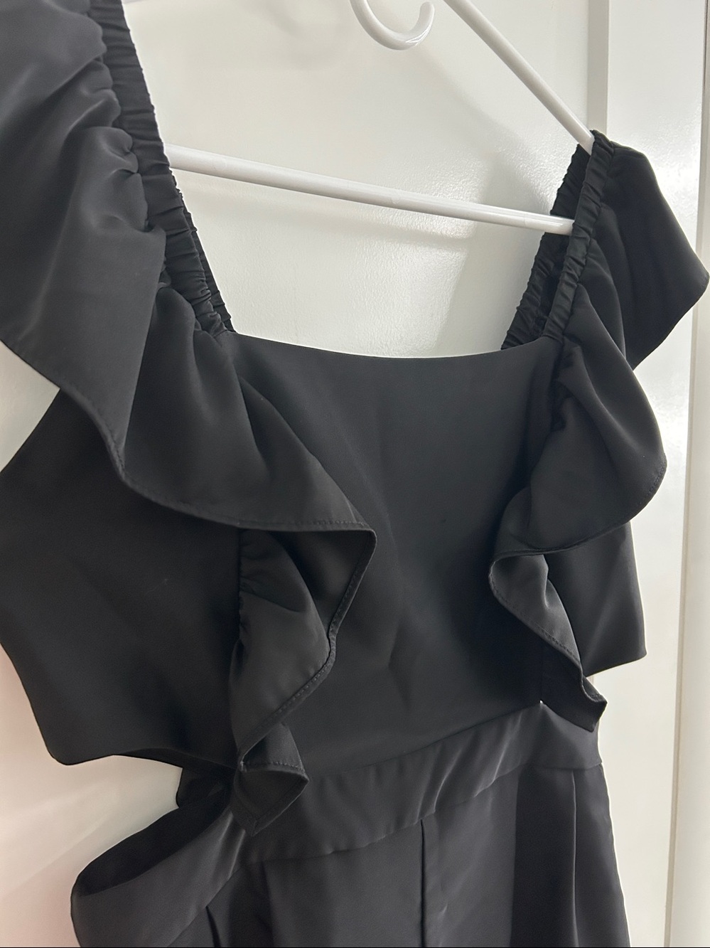NWOT TCEC Black Ruffled Cut Out Waist Romper |Size Medium - Picture 5 of 16
